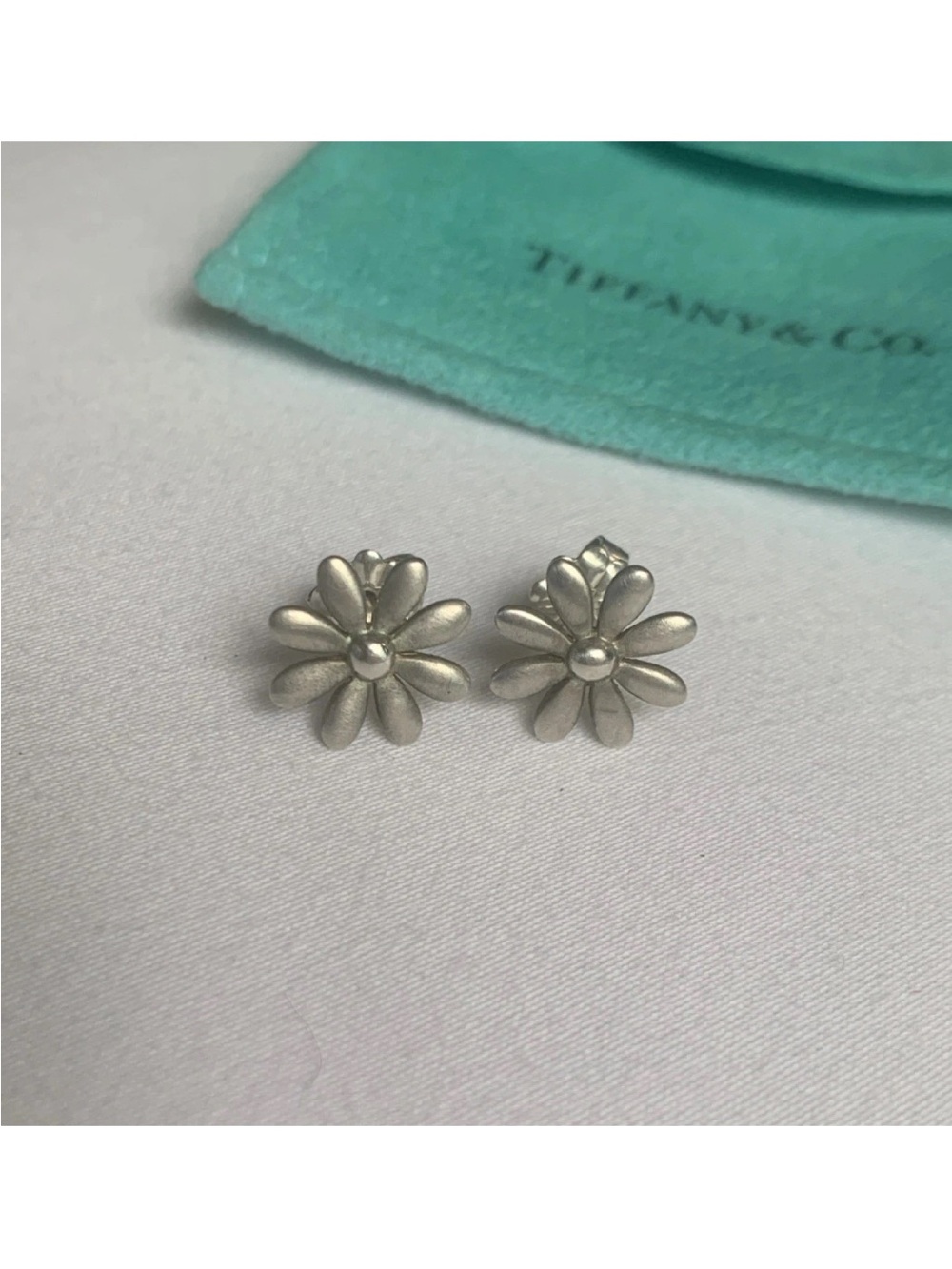 Tiffany & Co. 925 Sterling Silver Vintage Matte Daisy Flower Stud Earrings EUC